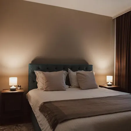 Rhea With Terrace & Parking