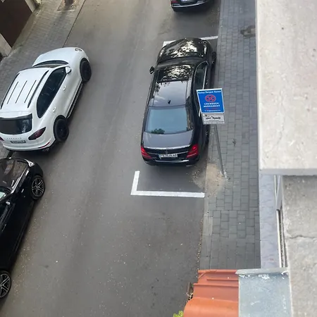 Rhea Apartment With Parking *