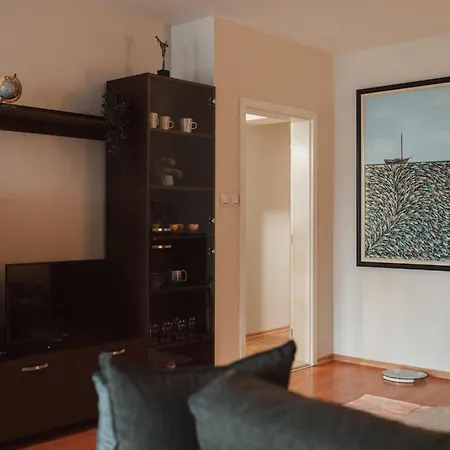 Rhea With Terrace & Parking