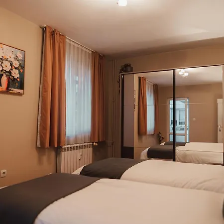 Rhea Apartment With Parking