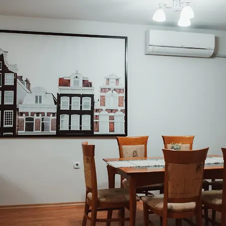 Daire Rhea Apartment With Parking