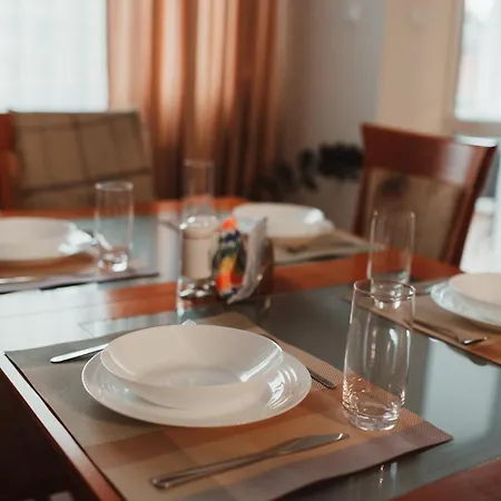 Rhea Apartment With Parking *