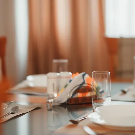 Apartamento Rhea With Terrace & Parking