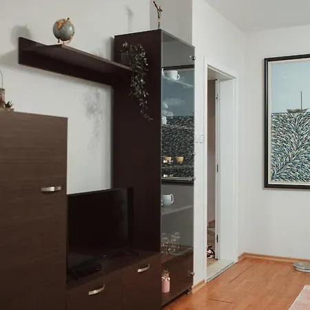 Daire Rhea Apartment With Parking *