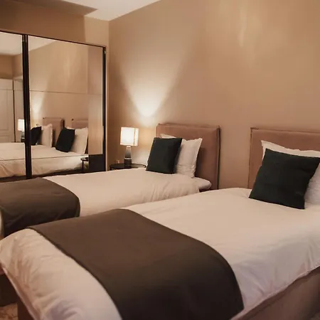 Апартамент Rhea With Terrace & Parking *