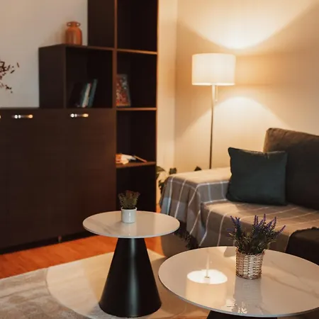 Rhea Apartment With Parking *
