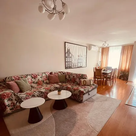 Apartment Rhea Apartment With Parking *