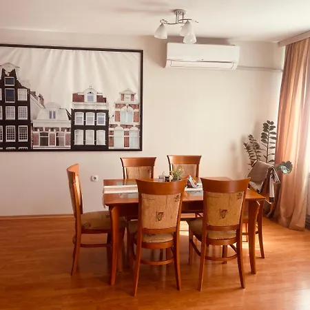 Rhea Apartment With Parking Apartment *