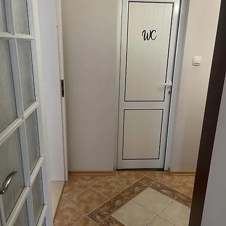 Rhea Apartment With Parking Apartment *
