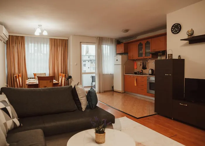 Rhea With Terrace & Parking 아파트