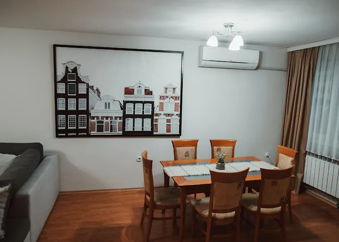 아파트 Rhea With Terrace & Parking 플로브디프