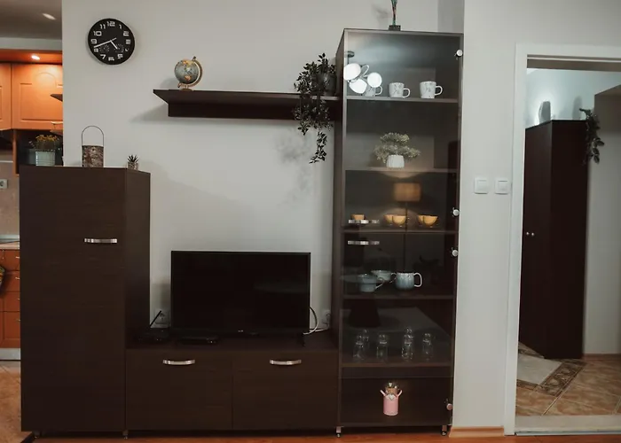 Rhea With Terrace & Parking 아파트 *