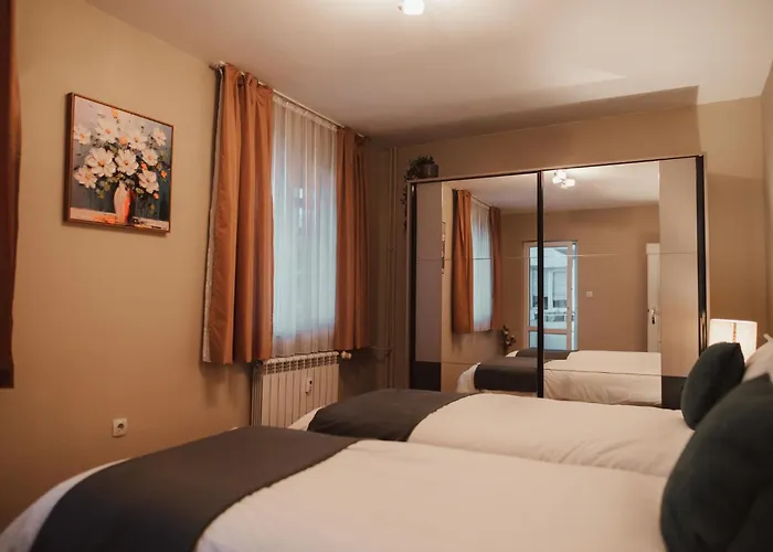 Rhea With Terrace & Parking