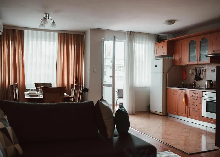 아파트 Rhea With Terrace & Parking