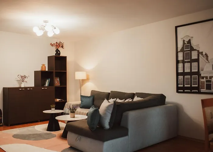 Rhea With Terrace & Parking 아파트 *