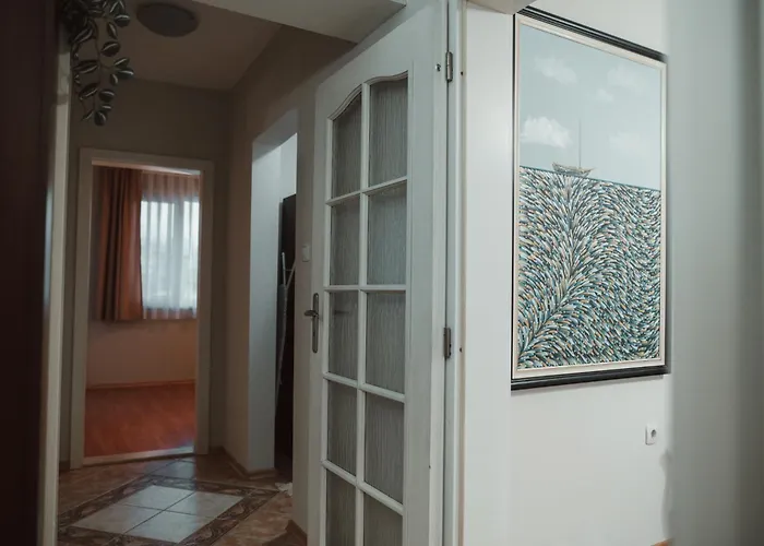 Rhea With Terrace & Parking 아파트 *