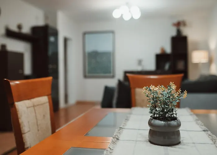 Rhea With Terrace & Parking 플로브디프