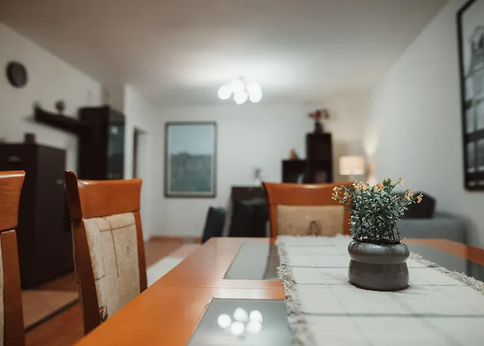 Rhea With Terrace & Parking 플로브디프