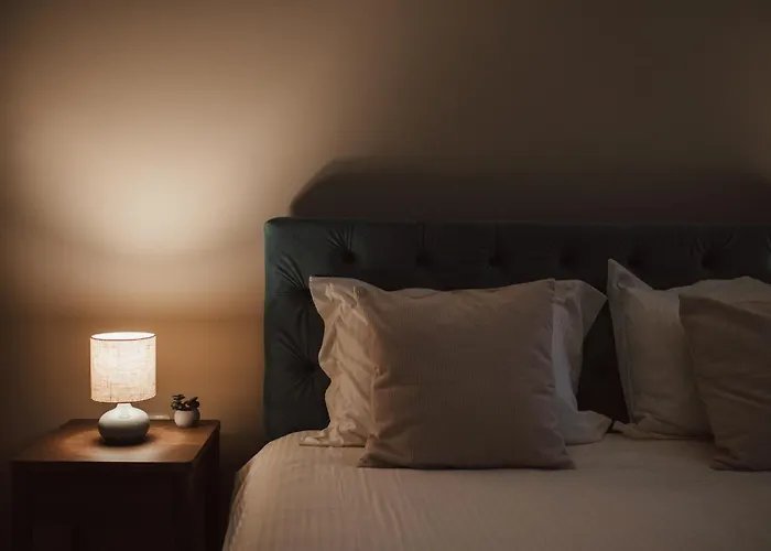 Rhea With Terrace & Parking 아파트 *