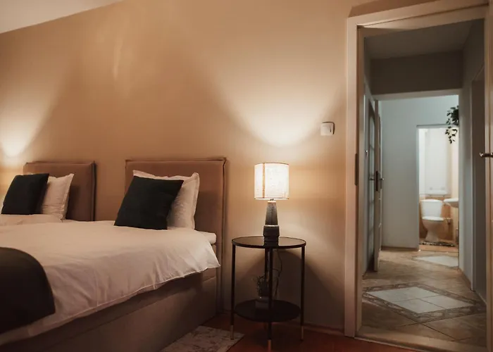 Rhea With Terrace & Parking 플로브디프