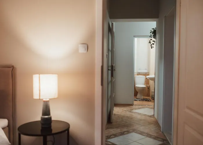 Rhea With Terrace & Parking 아파트 *