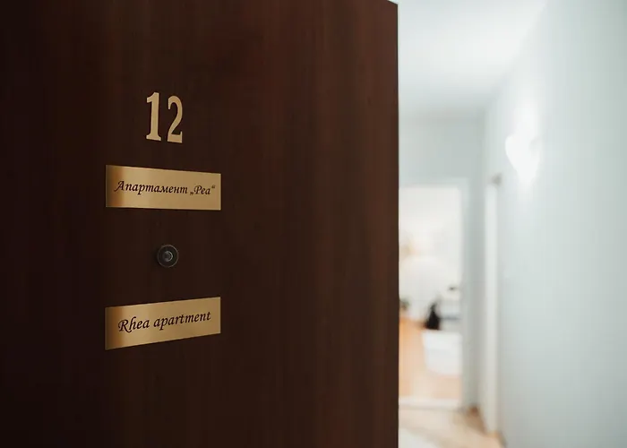 아파트 Rhea With Terrace & Parking