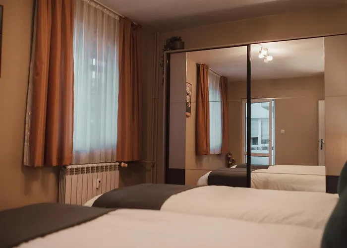 Rhea With Terrace & Parking 아파트